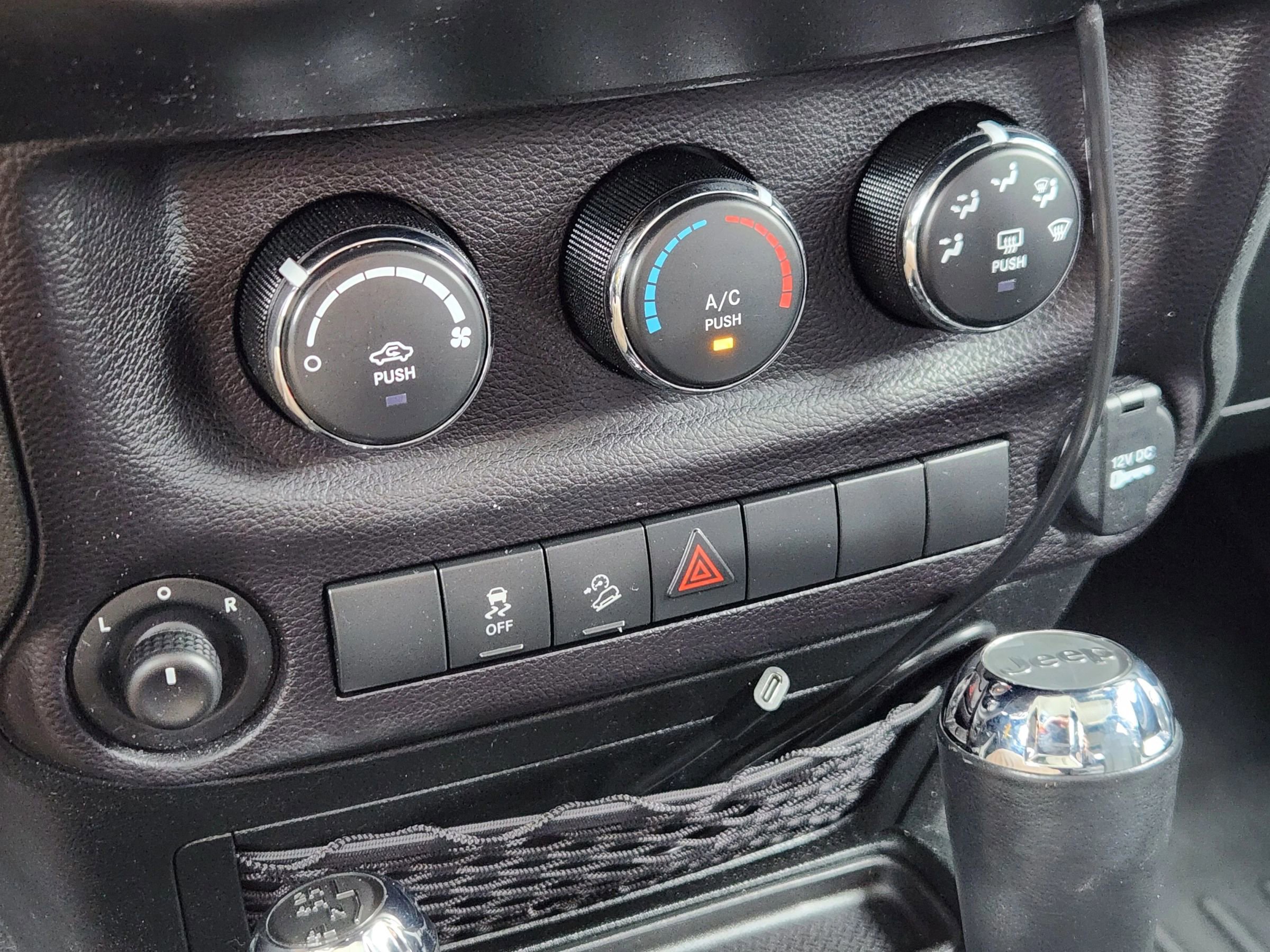 Used 2018 Jeep Wrangler Unlimited Sport S image 34