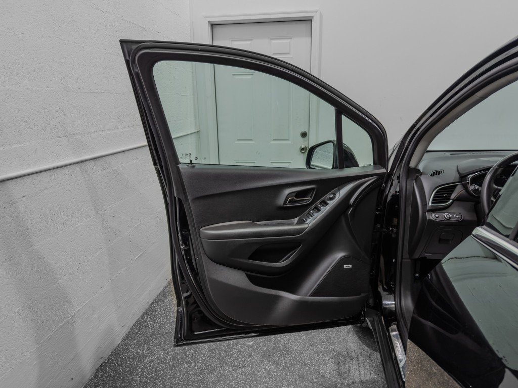 Used 2020 Chevrolet Trax Premier FWD image 11
