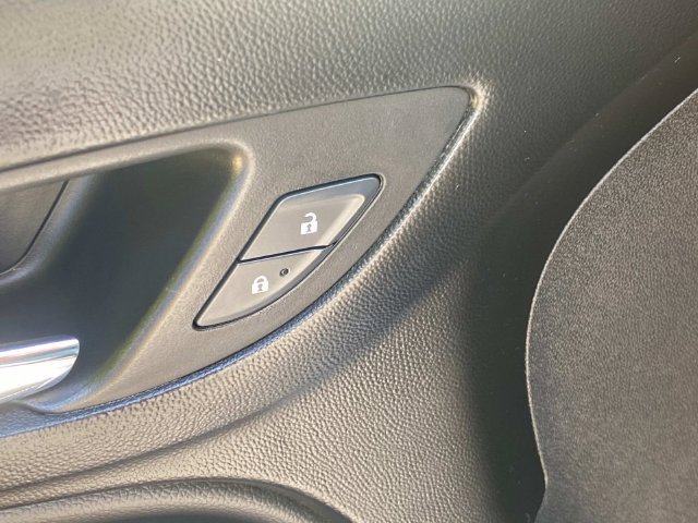 Used 2018 Chevrolet Equinox Premier FWD image 14