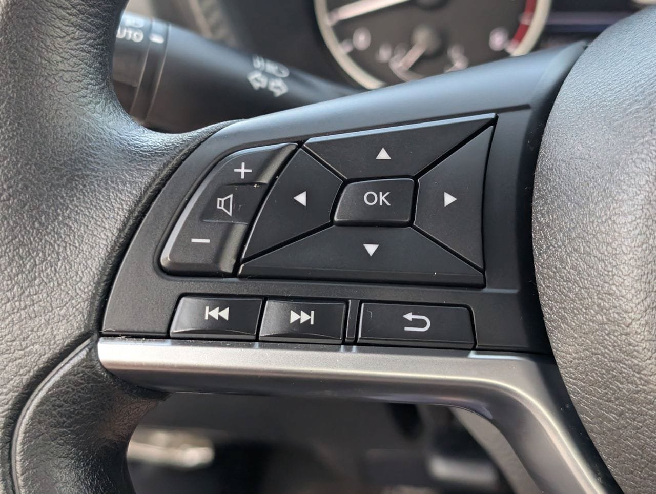 Certified 2024 Nissan Sentra SV FWD image 22