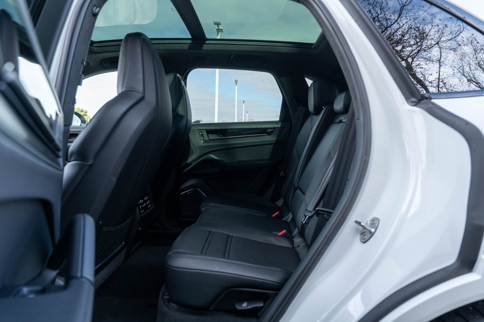 Certified 2025 Porsche Cayenne GTS image 33