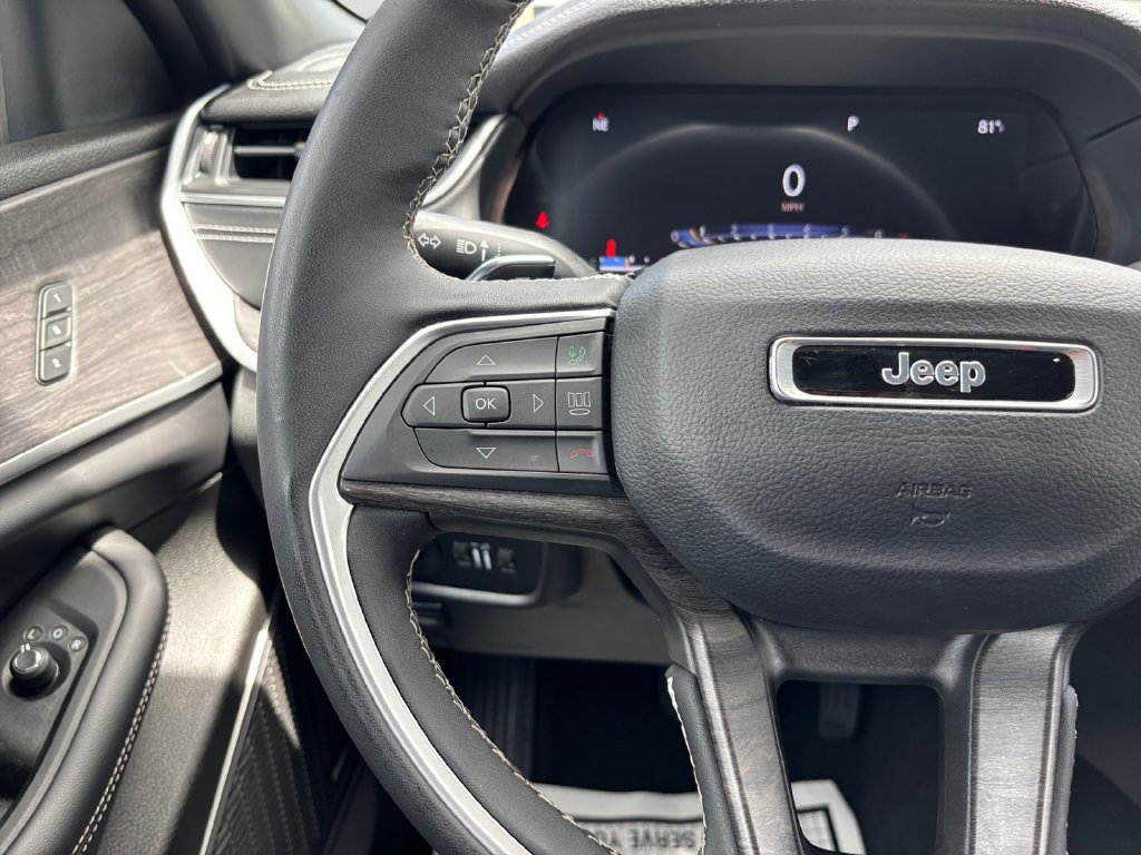 Used 2025 Jeep Grand Cherokee Limited AWD/4WD image 21