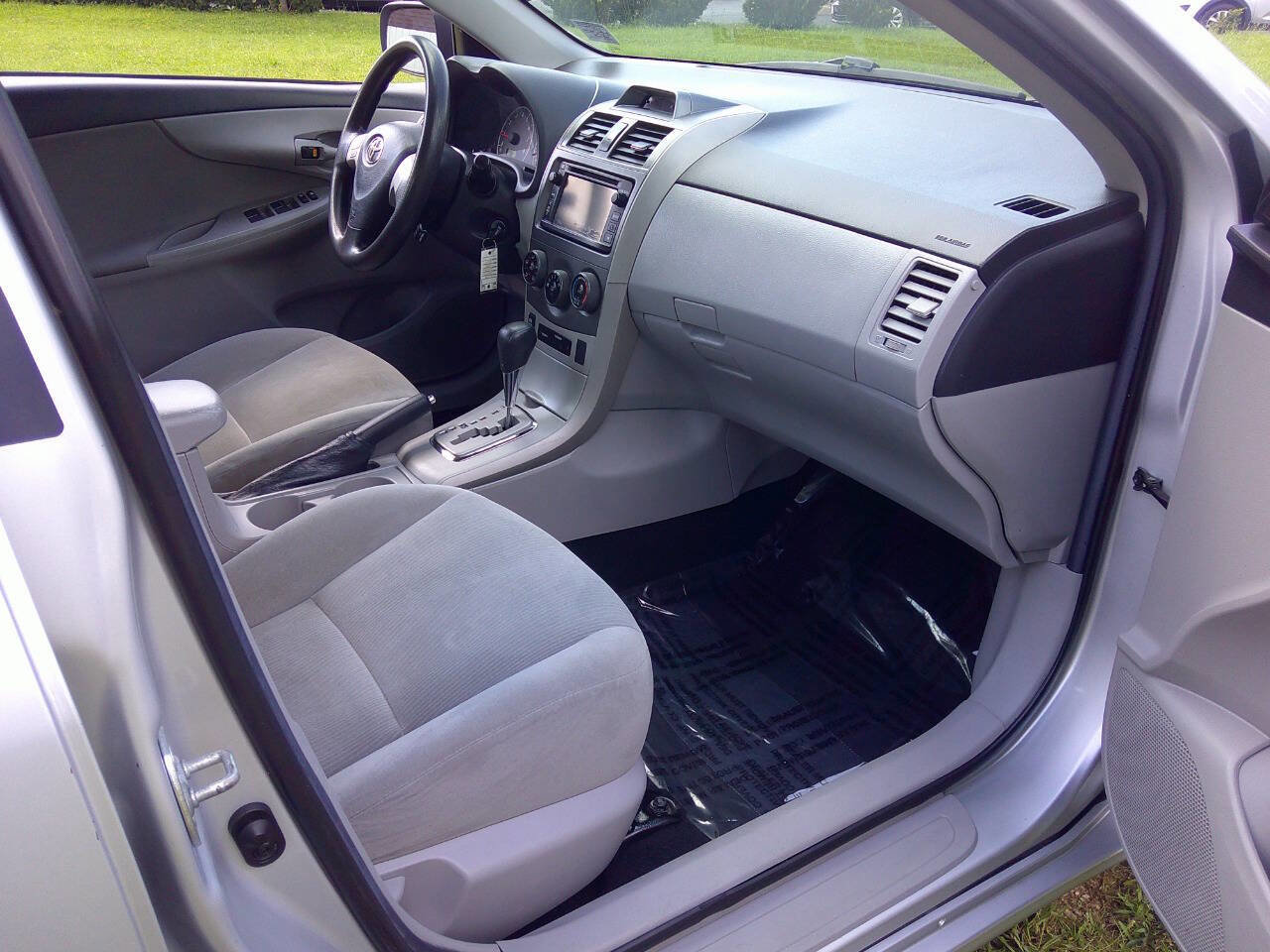 Used 2013 Toyota Corolla LE image 18