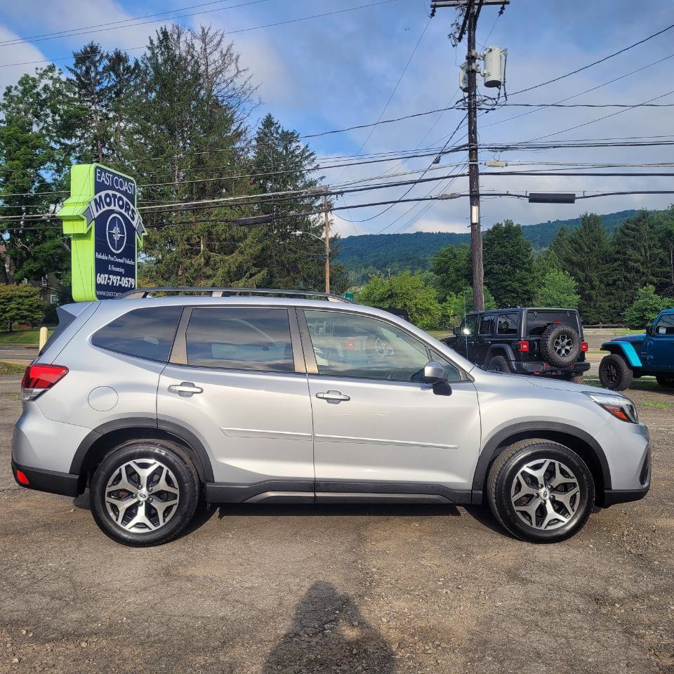 Used 2021 Subaru Forester Premium AWD/4WD image 9