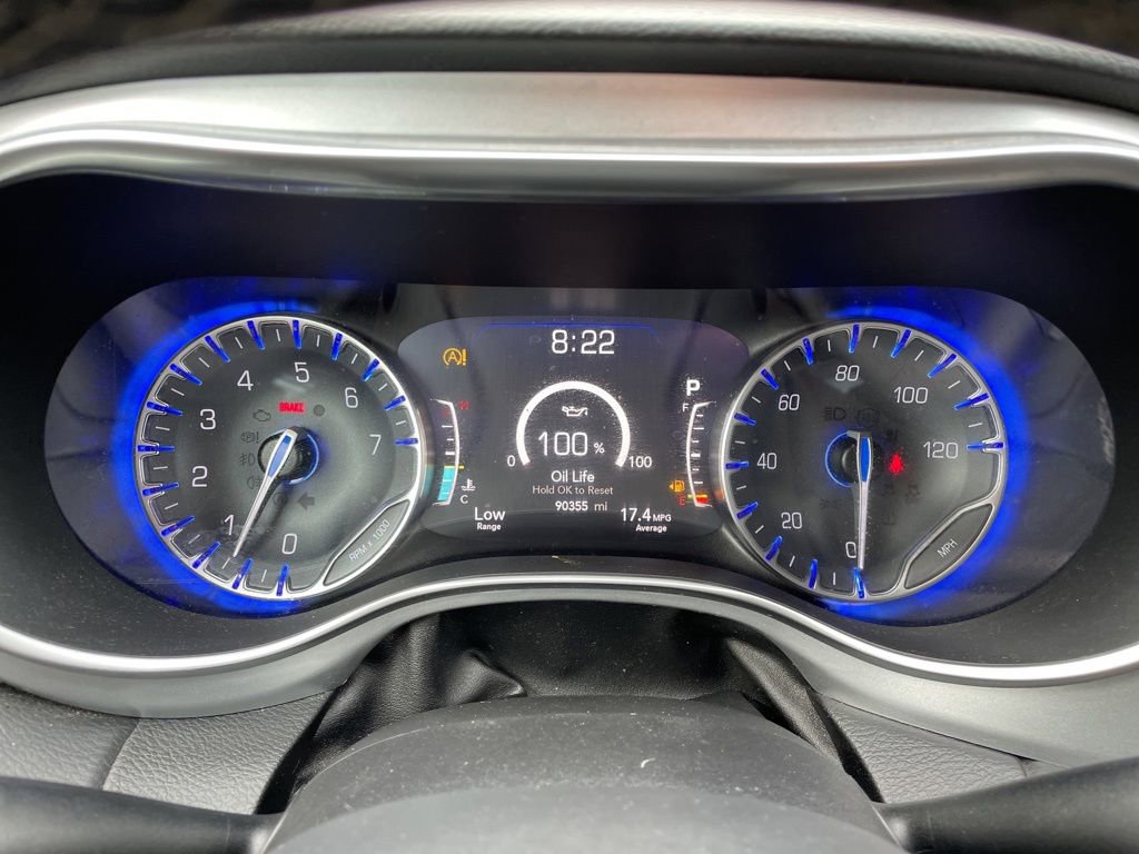 Used 2018 Chrysler Pacifica Touring-L Plus FWD image 31