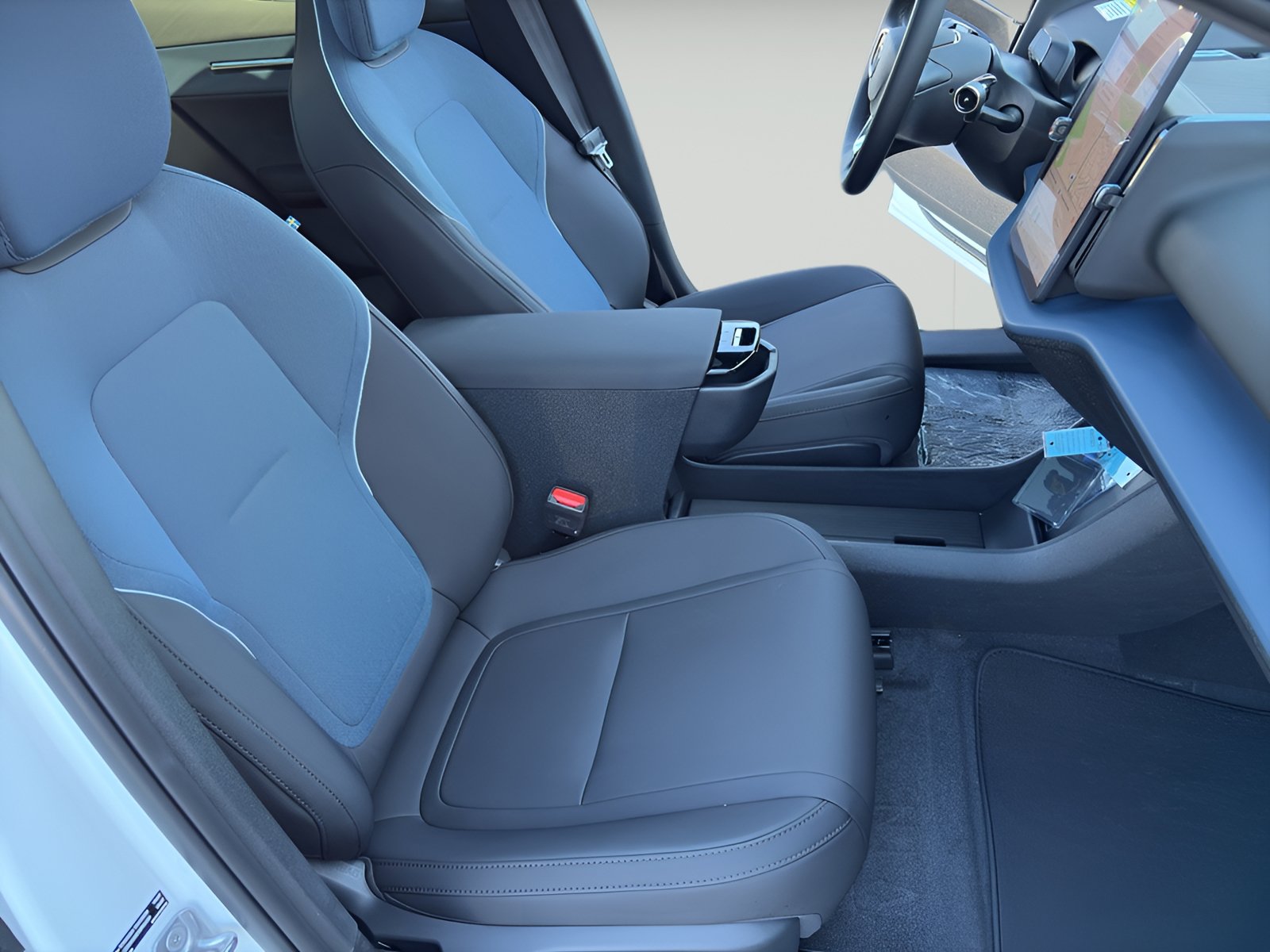 New 2026 Volvo EX30 Plus w/ Protection Package Premier AWD/4WD image 13