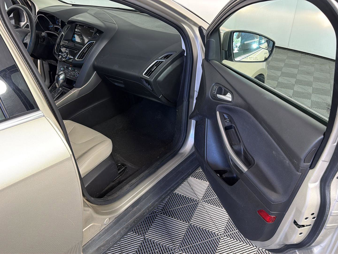 Used 2018 Ford Focus Titanium FWD image 15