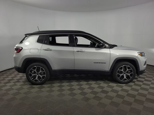 Used 2025 Jeep Compass Limited AWD/4WD image 10