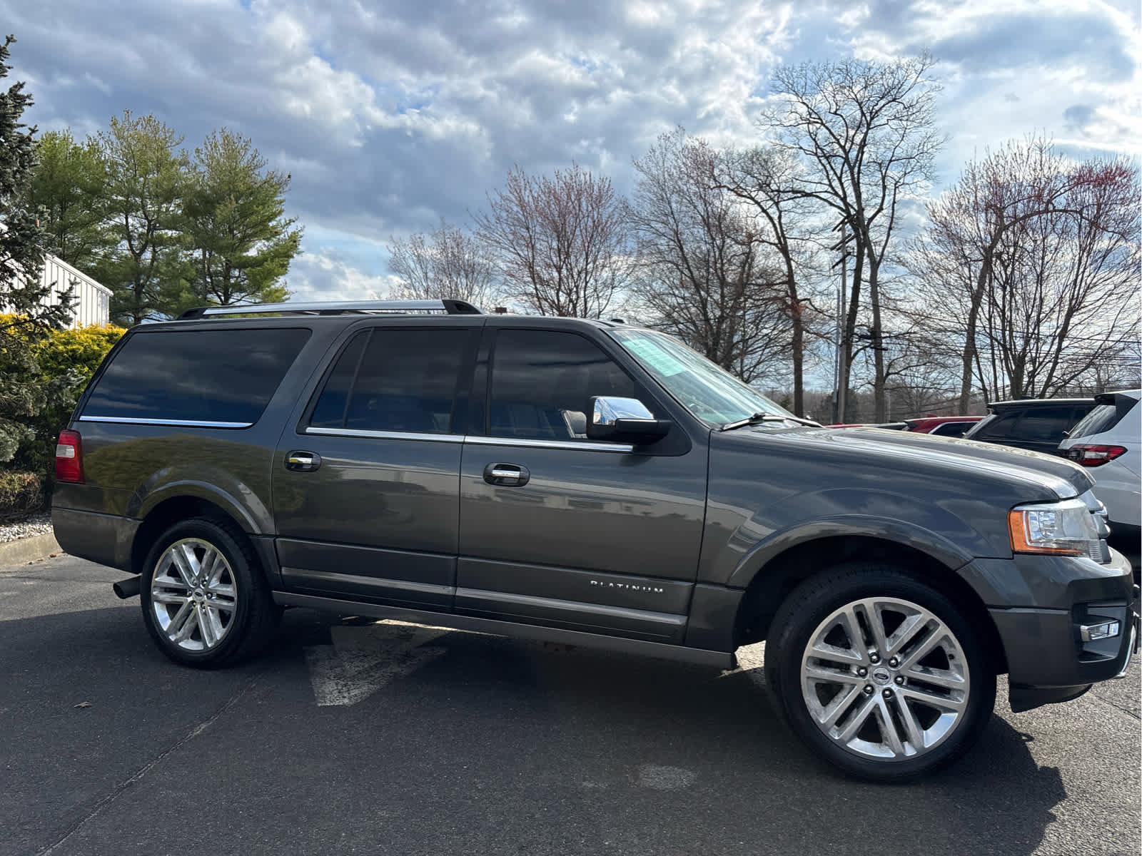 Used 2017 Ford Expedition EL Platinum image 3