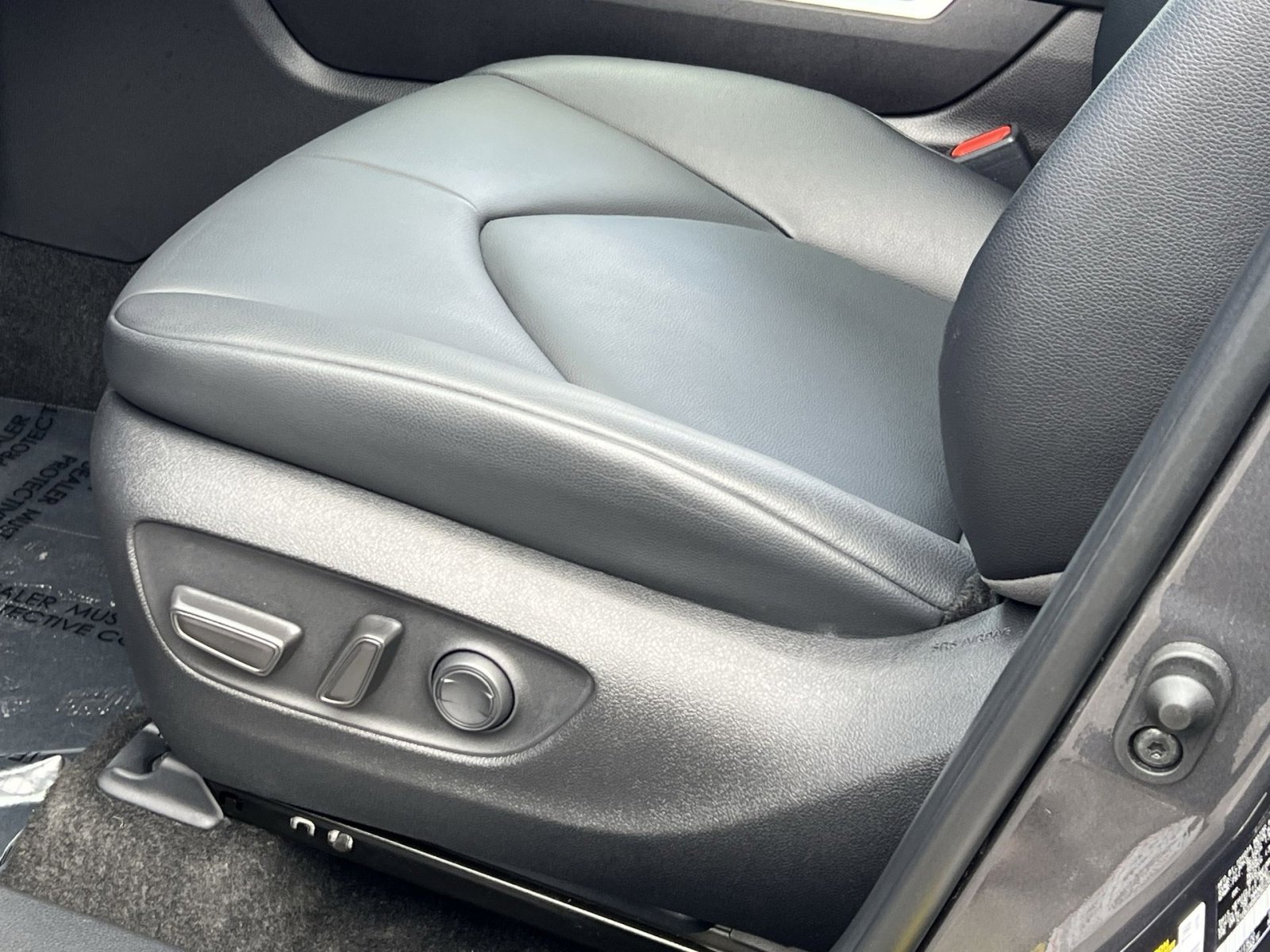 Used 2024 Toyota Highlander XLE image 12