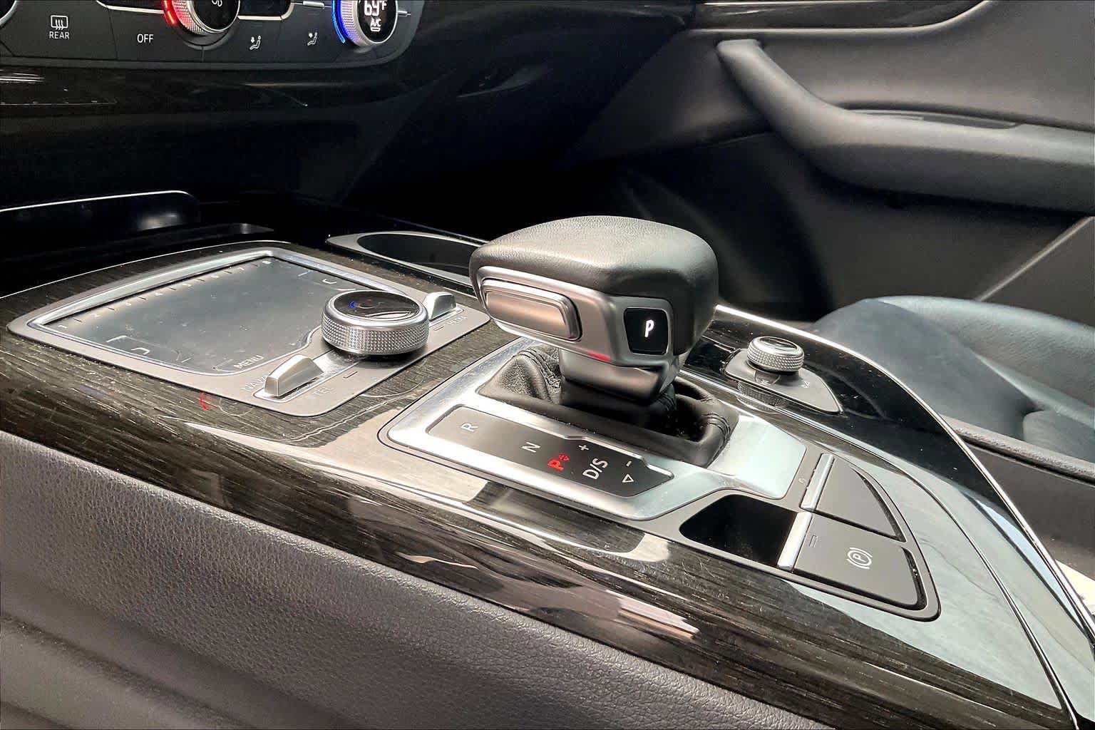 Used 2019 Audi Q7 3.0T Premium Plus w/ Premium Plus Package AWD/4WD image 16