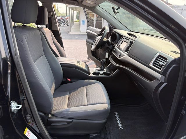 Used 2016 Toyota Highlander LE FWD image 22