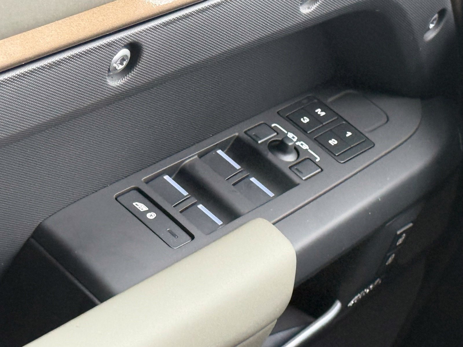 New 2026 Land Rover Defender 110 S AWD/4WD image 33