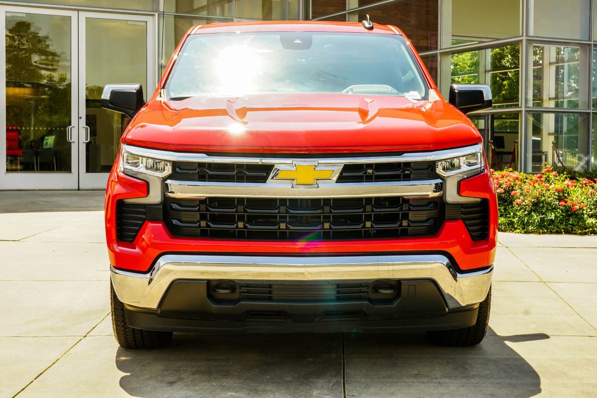 Used 2023 Chevrolet Silverado 1500 LT AWD/4WD image 7