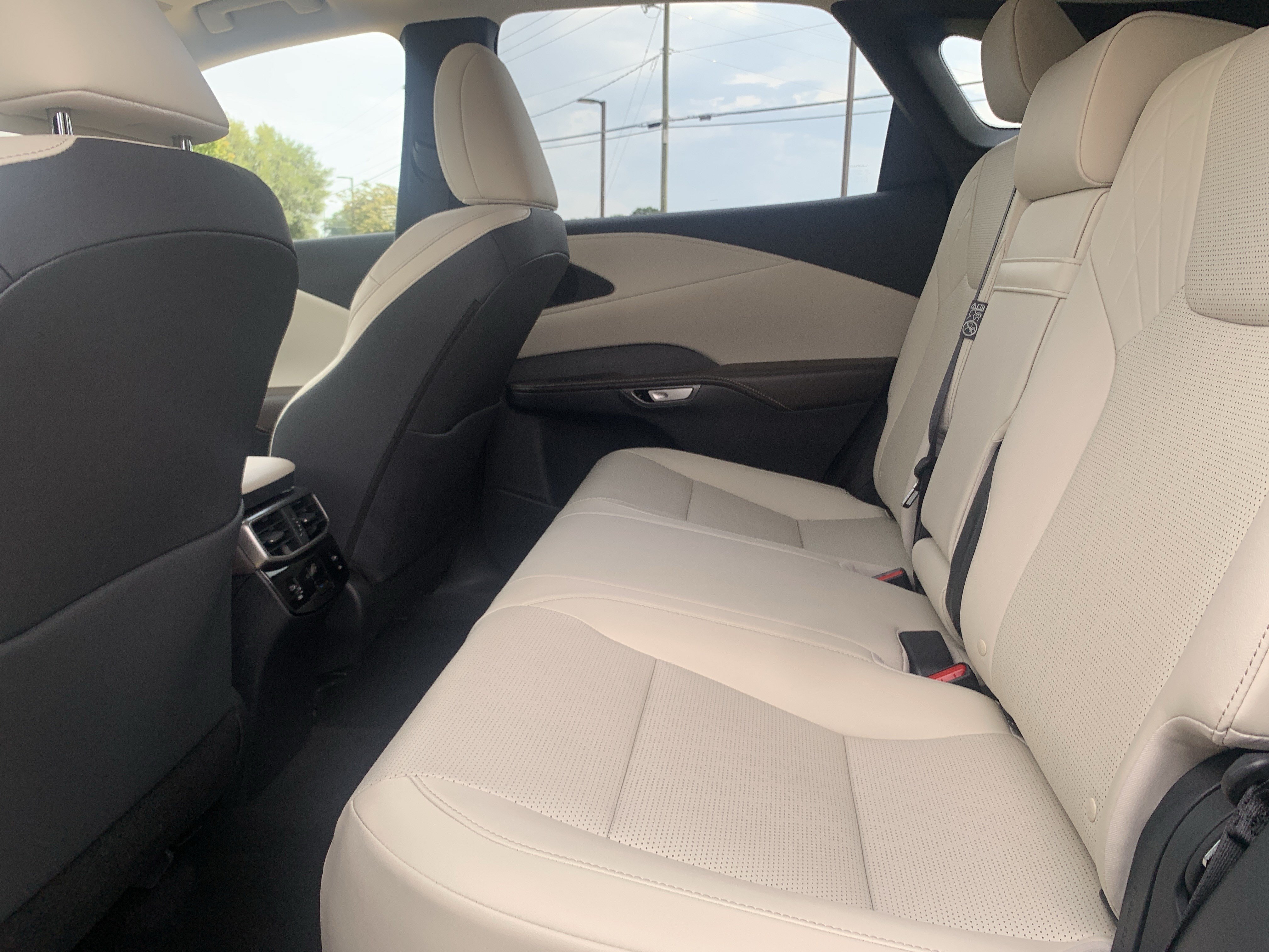 Used 2025 Lexus RX 350 Premium Plus w/ Accessory Package (Z1) FWD image 32