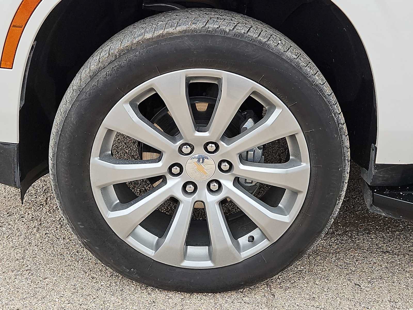 Used 2025 Chevrolet Suburban Premier RWD image 12
