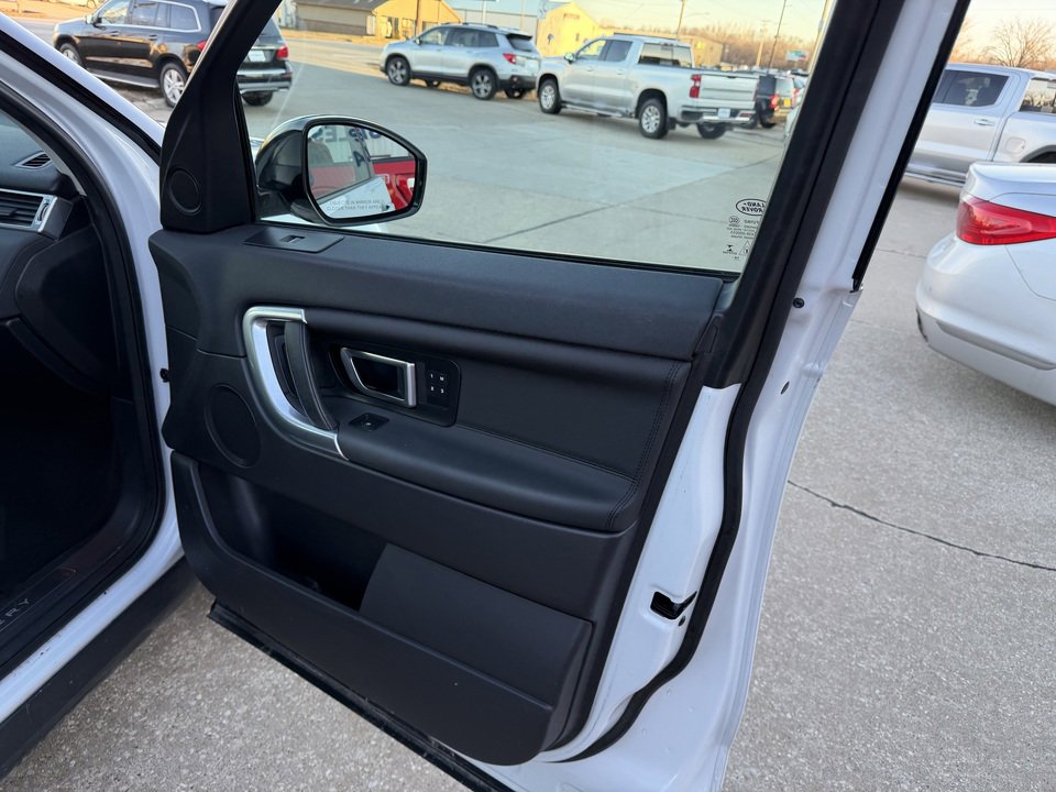 Used 2015 Land Rover Discovery Sport HSE image 19