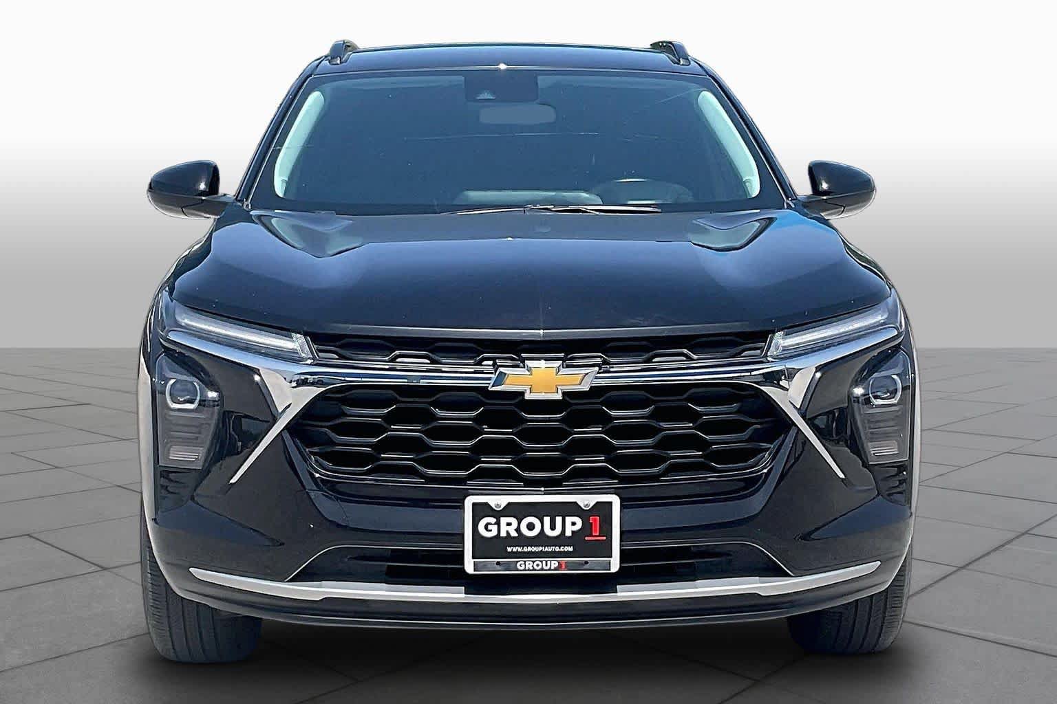 Used 2024 Chevrolet Trax LT w/ LT Convenience Package FWD image 4