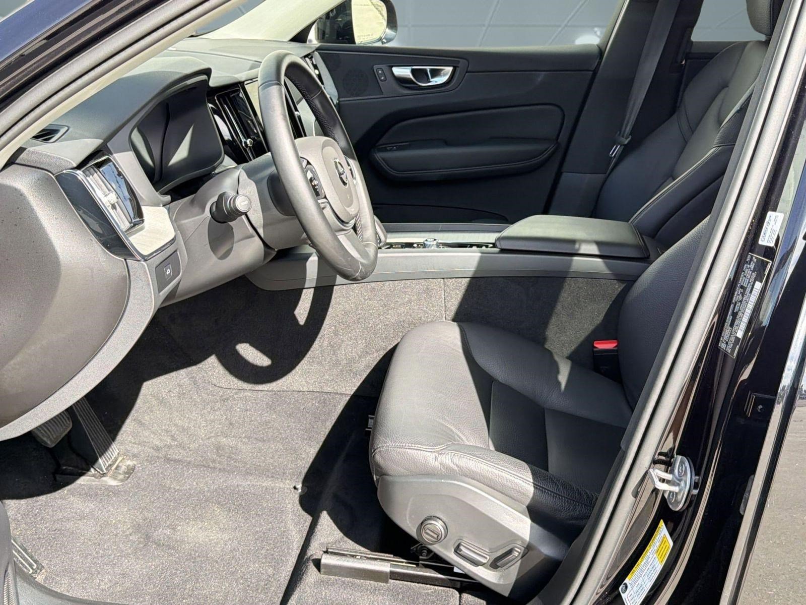 Certified 2025 Volvo XC60 B5 Plus image 5