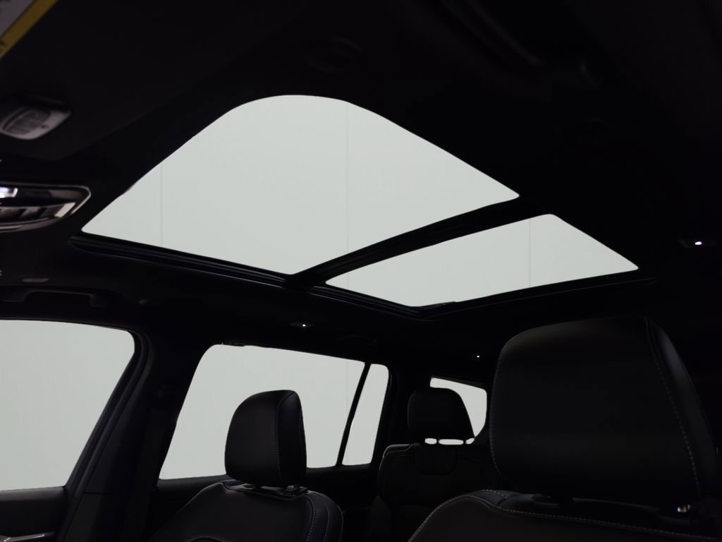 New 2026 Jeep Grand Cherokee L Limited w/ Limited Altitude Package AWD/4WD image 25