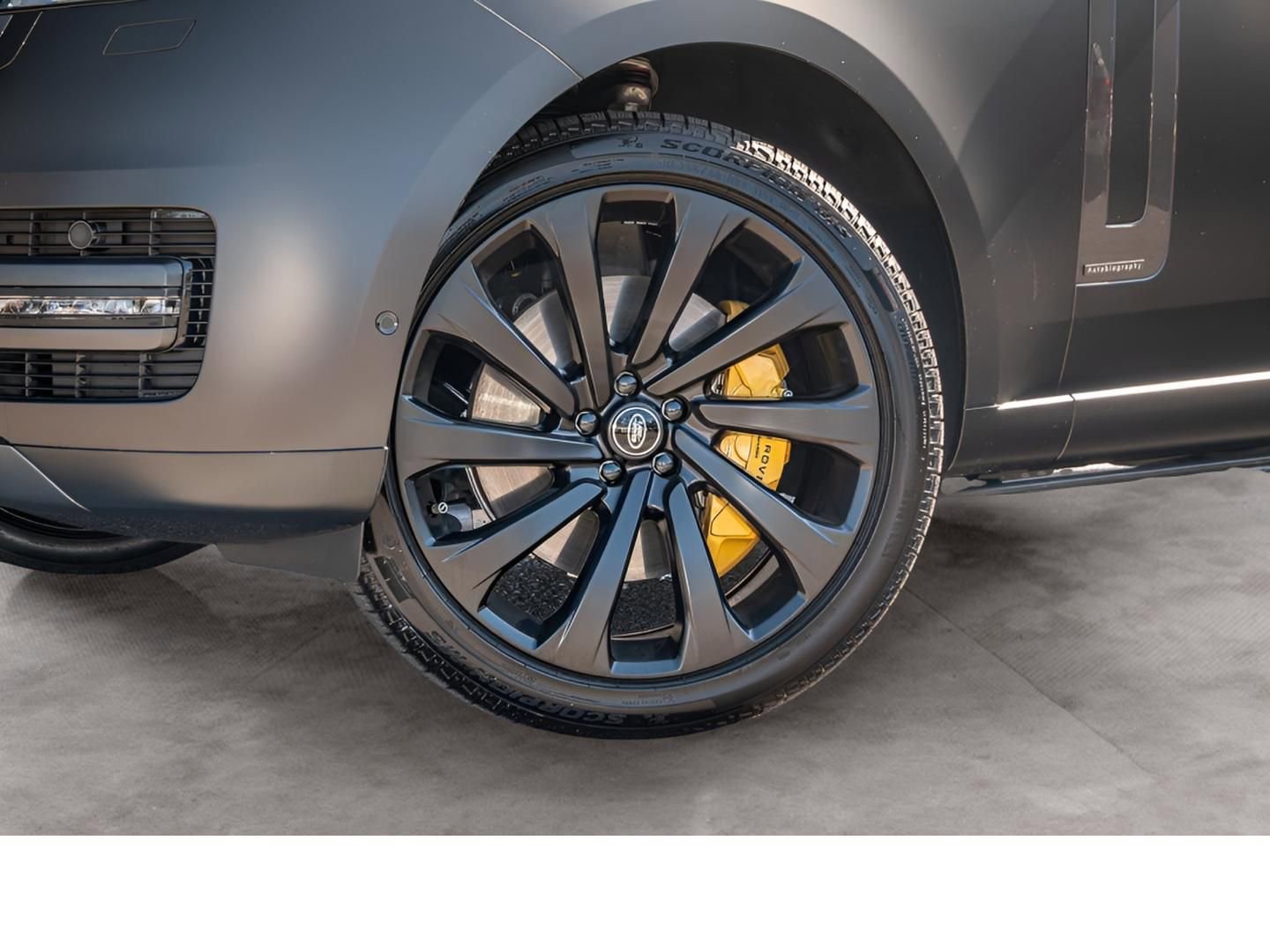 Used 2025 Land Rover Range Rover Long Wheelbase Autobiography image 3