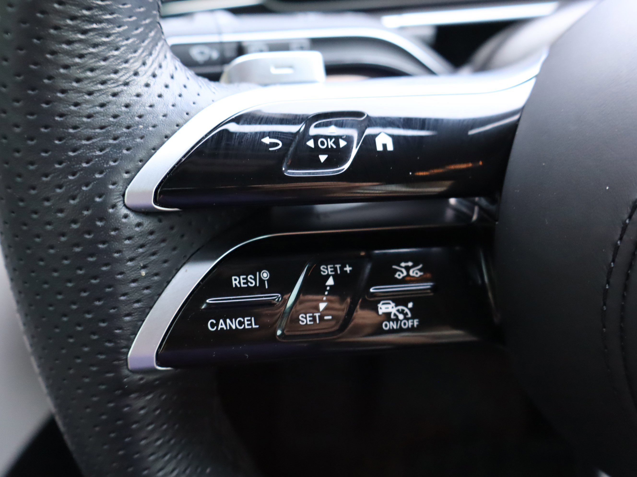 Used 2024 Mercedes-Benz GLS 580 4MATIC image 21