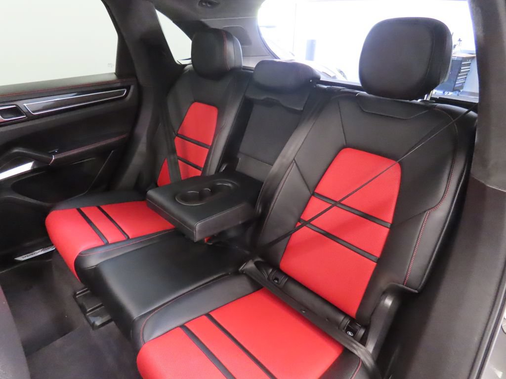 Certified 2023 Porsche Cayenne Turbo S AWD/4WD image 44