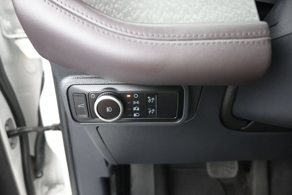 Certified 2025 Ford Explorer Platinum RWD image 24