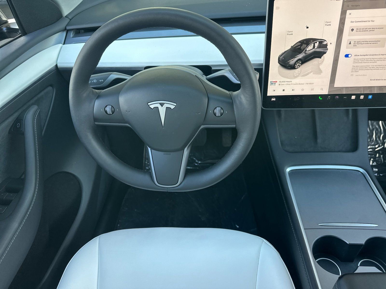 Used 2022 Tesla Model Y Long Range image 11