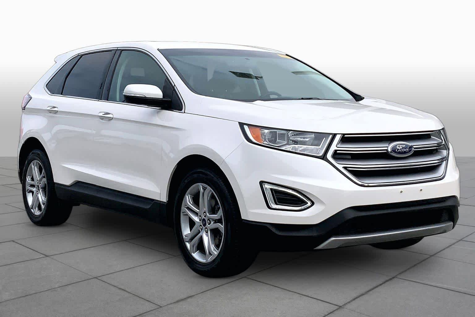 Used 2017 Ford Edge Titanium w/ Technology Package FWD image 4