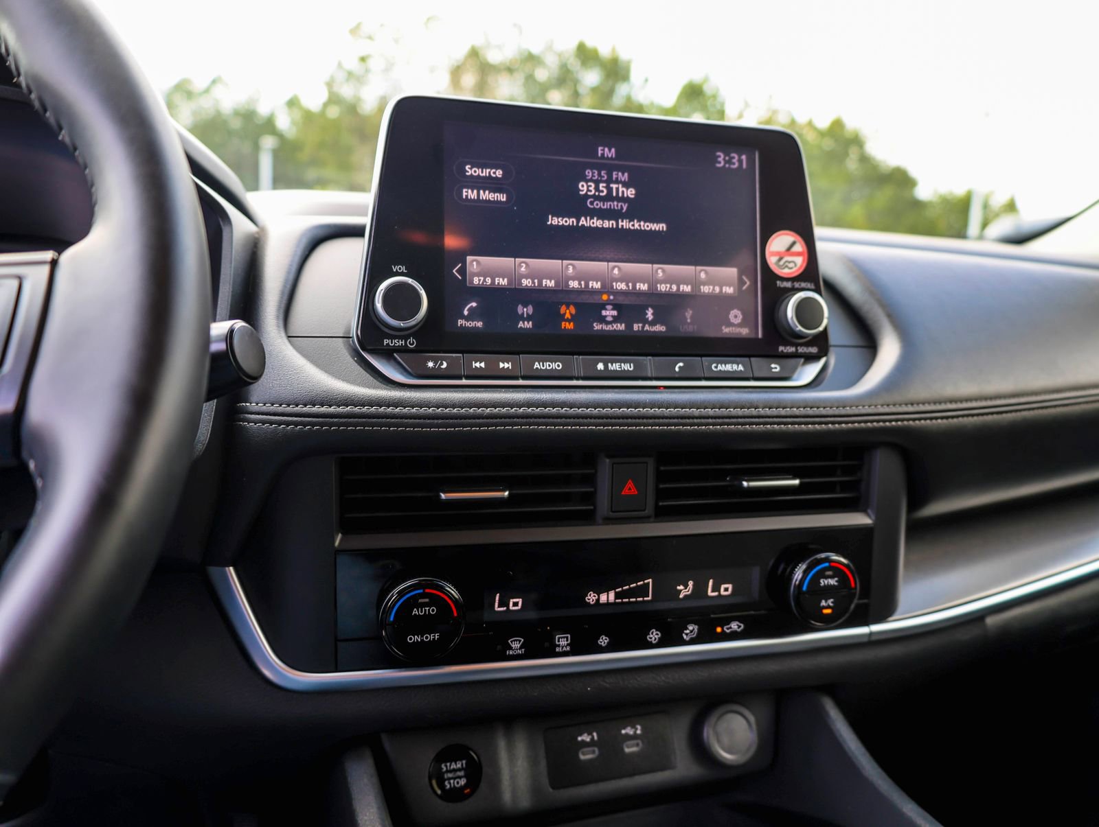 Used 2025 Nissan Rogue SV image 13