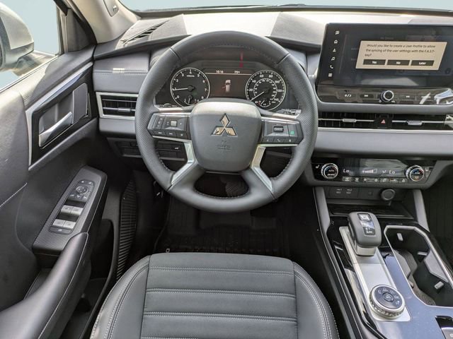 New 2026 Mitsubishi Outlander SE FWD image 17