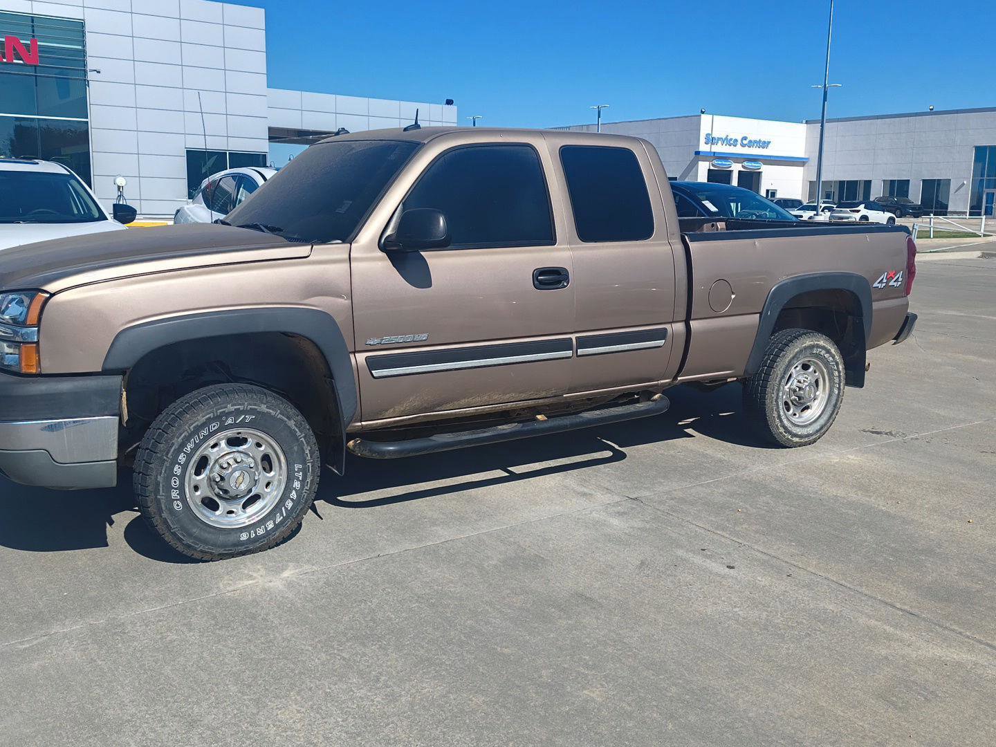 Used 2003 Chevrolet Silverado 2500 LT w/ Skid Plate Package AWD/4WD image 2