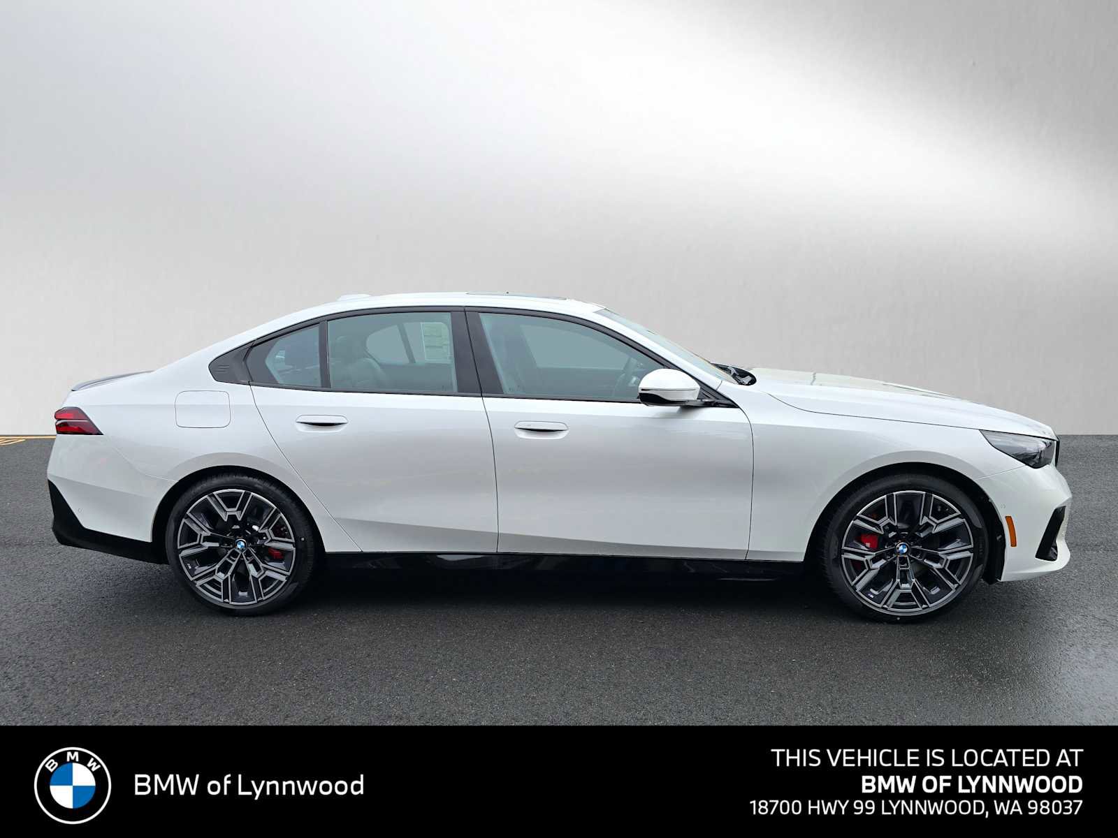 New 2026 BMW i5 eDrive40 w/ M Sport Package AWD/4WD image 2