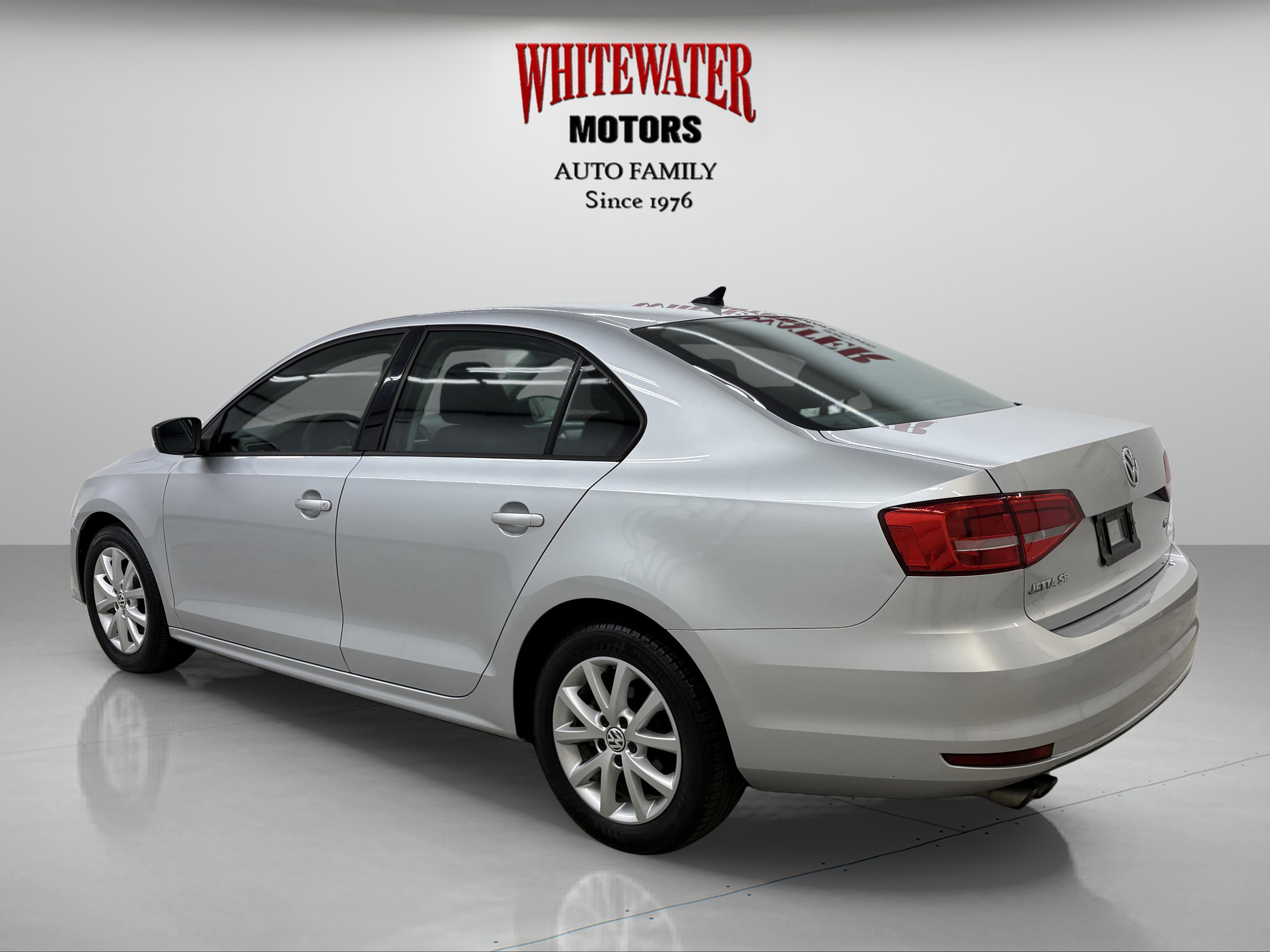 Used 2015 Volkswagen Jetta SE FWD image 2