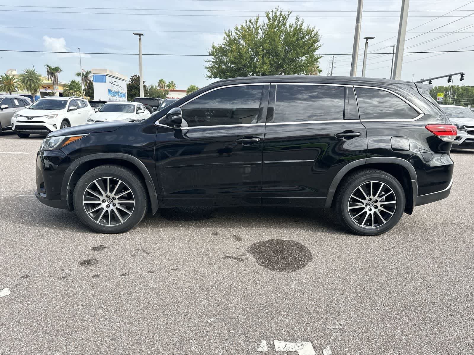 Used 2018 Toyota Highlander SE AWD/4WD image 3
