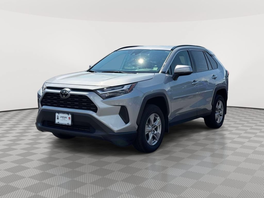 Used 2025 Toyota RAV4 XLE AWD/4WD image 3