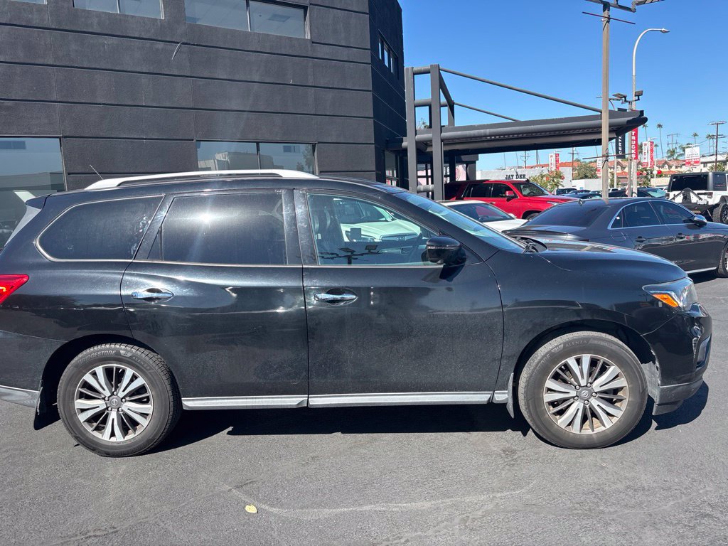 Used 2017 Nissan Pathfinder 4WD image 3