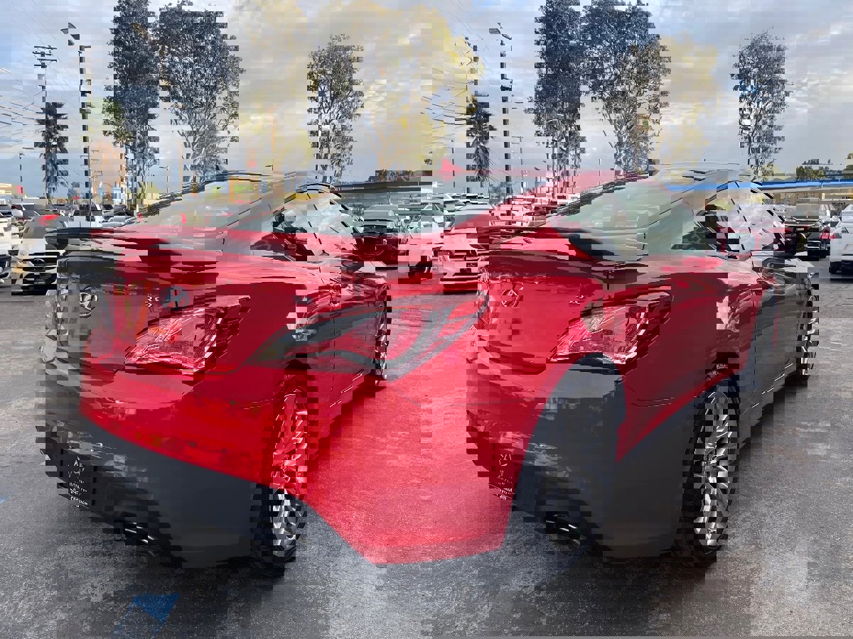 Used 2013 Hyundai Genesis 3.8 image 5