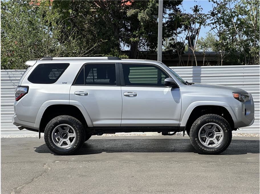 Used 2021 Toyota 4Runner SR5 AWD/4WD image 9