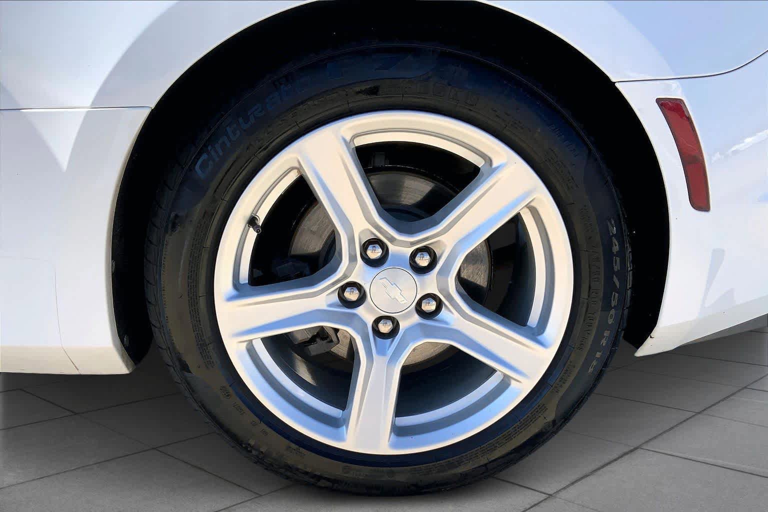 Used 2019 Chevrolet Camaro LT RWD image 9