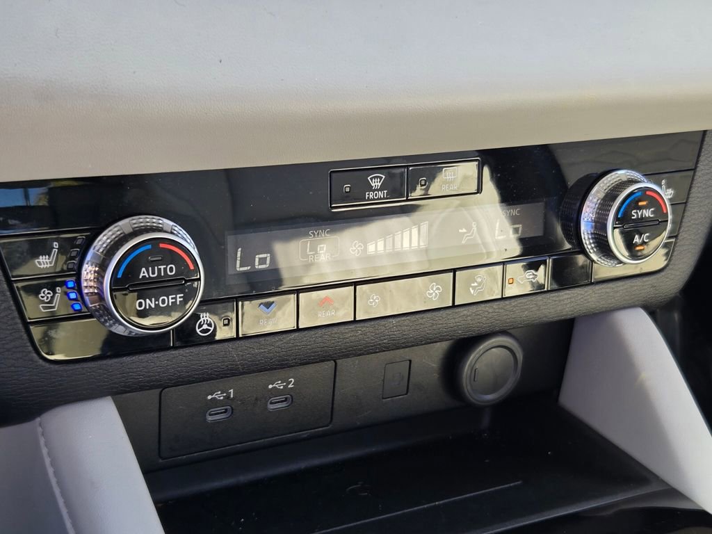 Used 2025 Mitsubishi Outlander SEL image 21