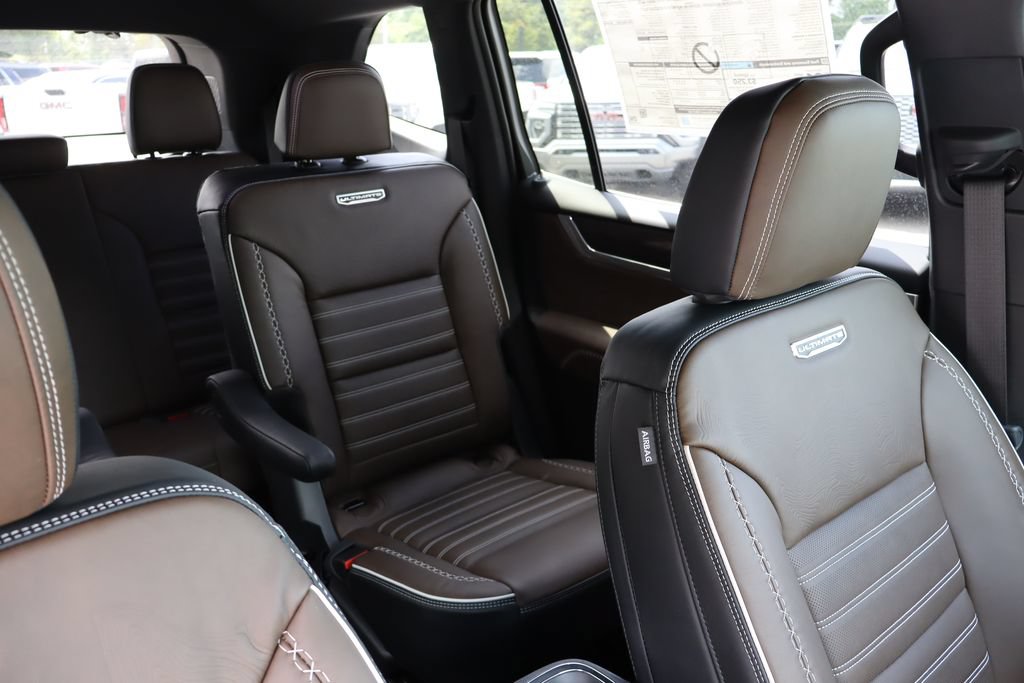 New 2026 GMC Acadia Denali Ultimate w/ LPO, Floor Liner Package AWD/4WD image 27