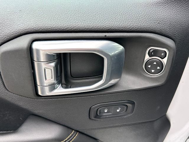 Used 2025 Jeep Wrangler Sahara image 16