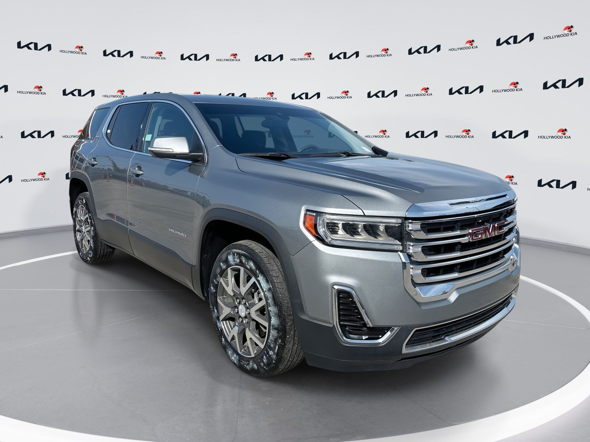 Used 2023 GMC Acadia SLE FWD image 1