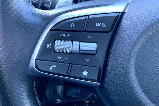 Used 2023 Genesis G70 2.0T image 17