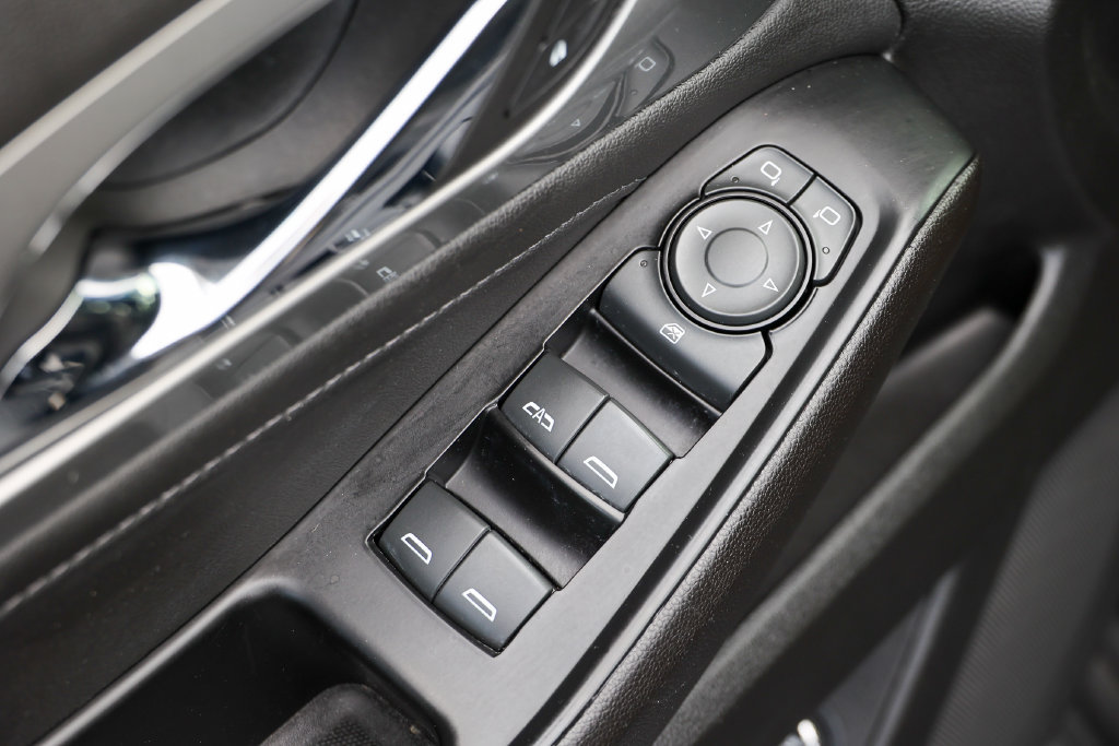 Used 2023 Chevrolet Traverse LT FWD image 5