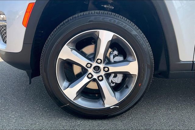 New 2025 Jeep Grand Cherokee Limited image 11