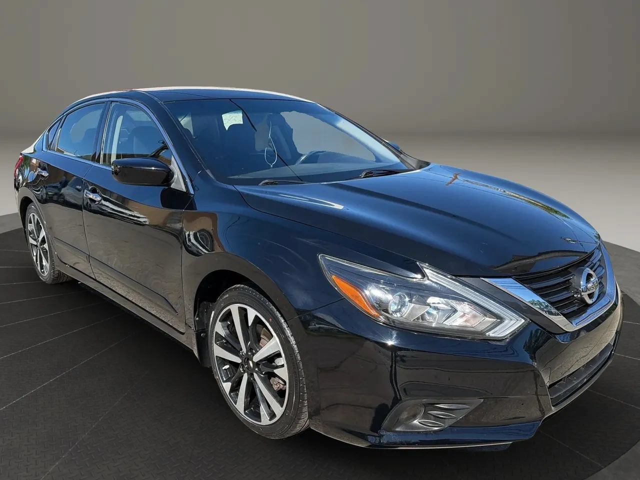 Used 2018 Nissan Altima 2.5 SR FWD image 3