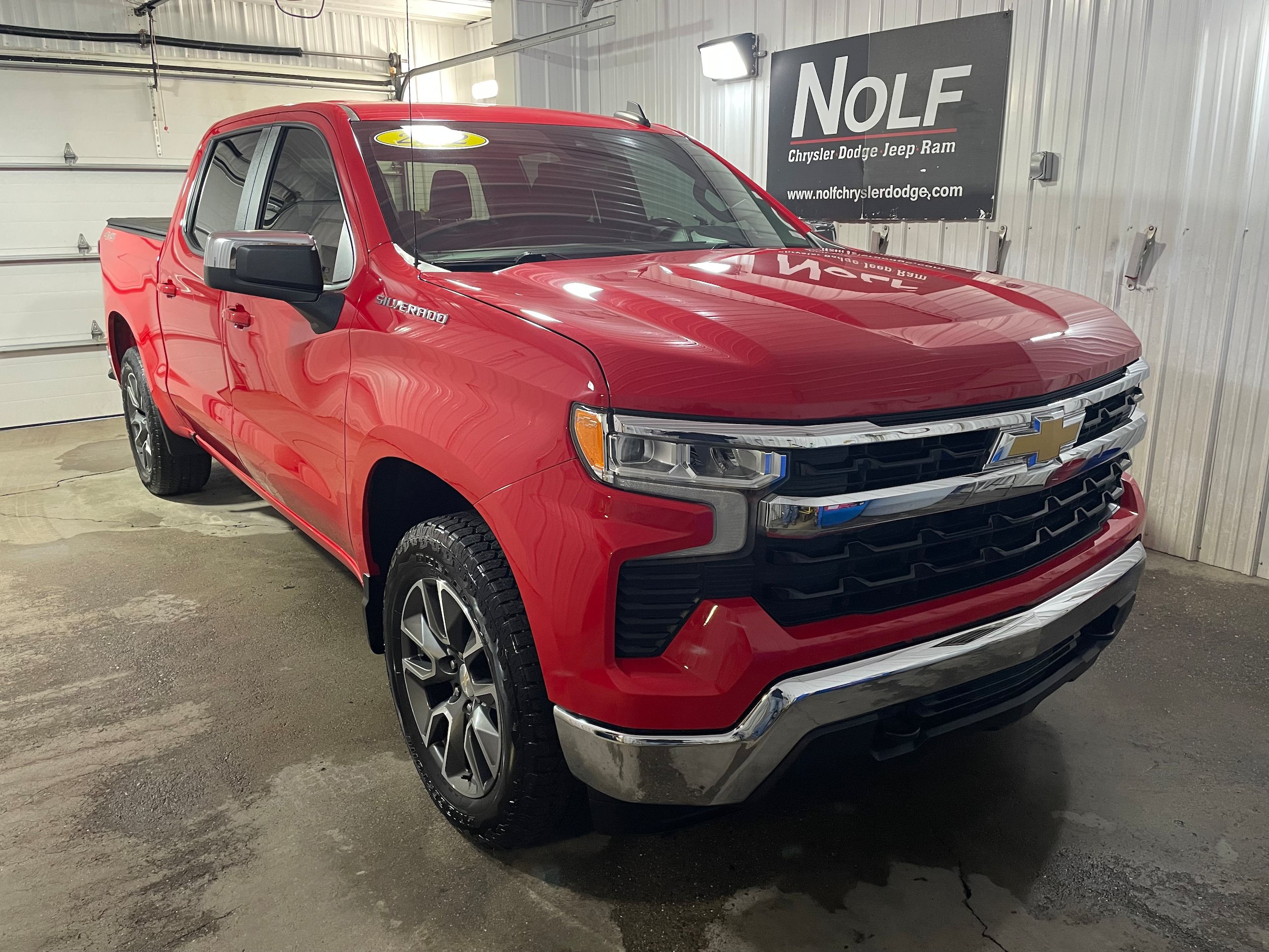 Used 2022 Chevrolet Silverado 1500 LT AWD/4WD image 2